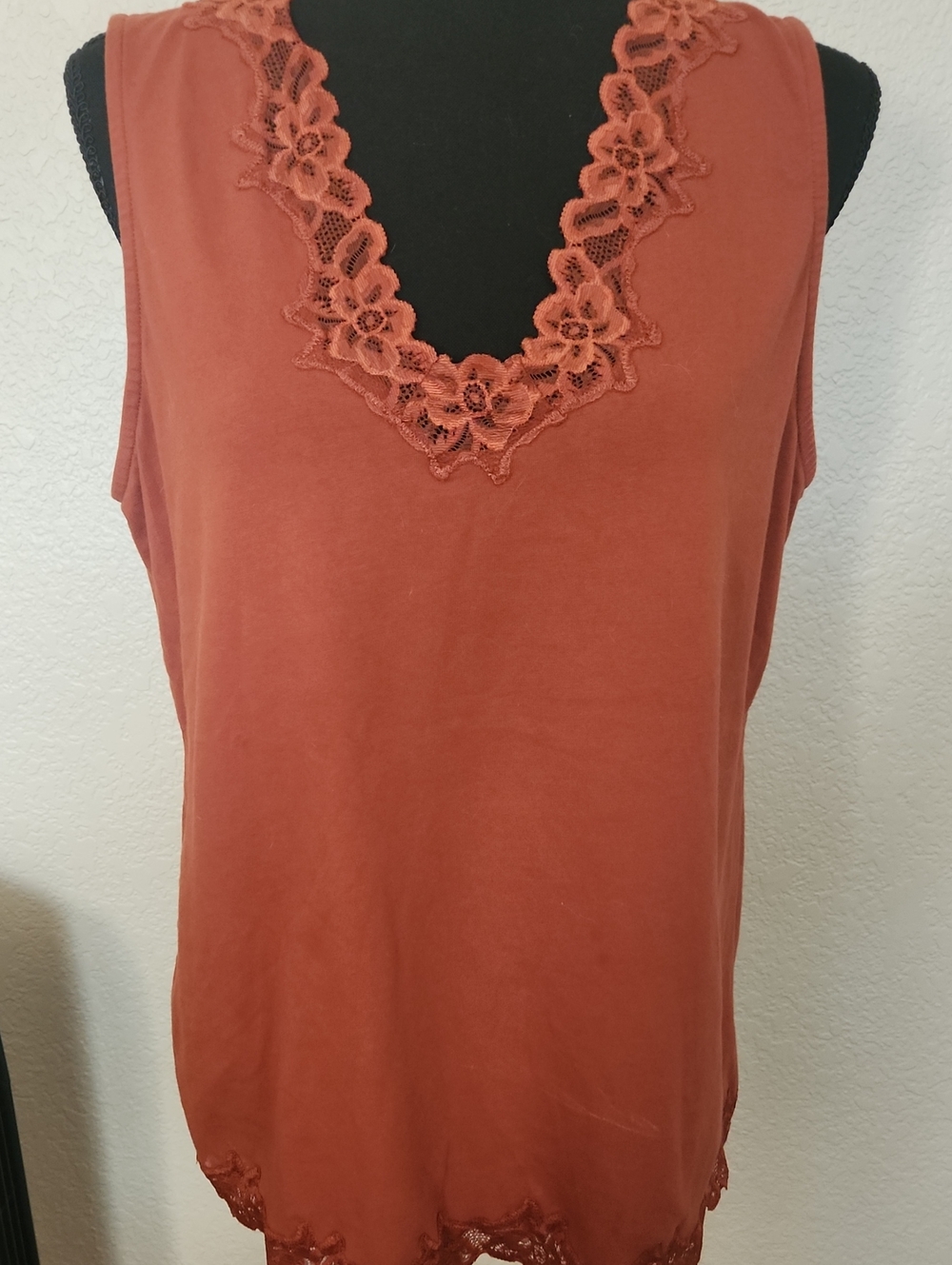 Coldwater Creek Rust Floral Lace V‑Neck Camisole